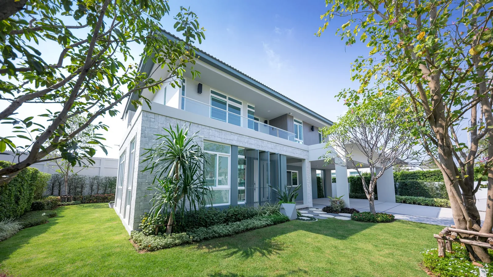 MANTANA 2 มอเตอร์เวย์-กรุงเทพกรีฑาตัดใหม่ โครงการบ้านโดย Land & Houses